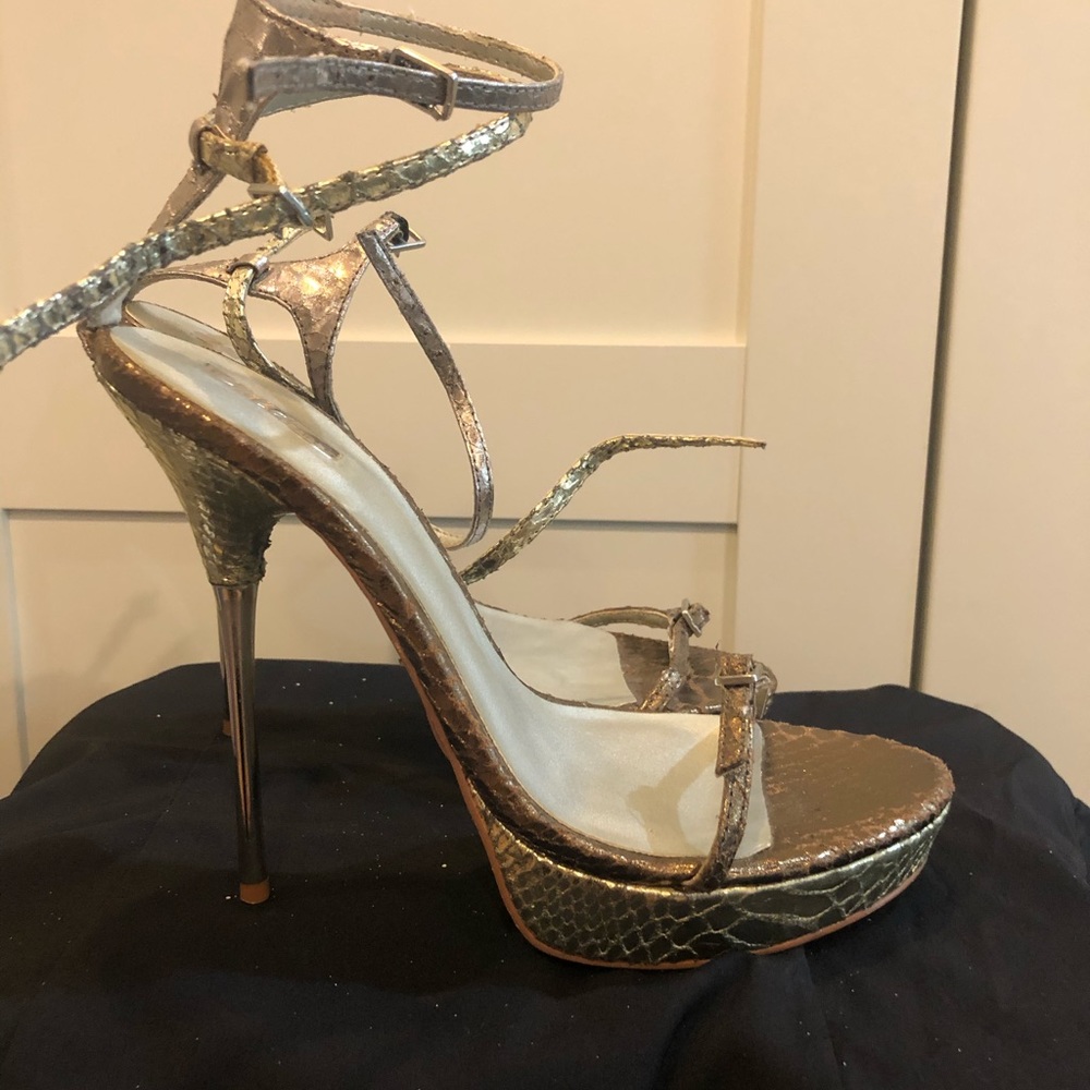 Gold and bronze strappy heels - Picture 5 of 6